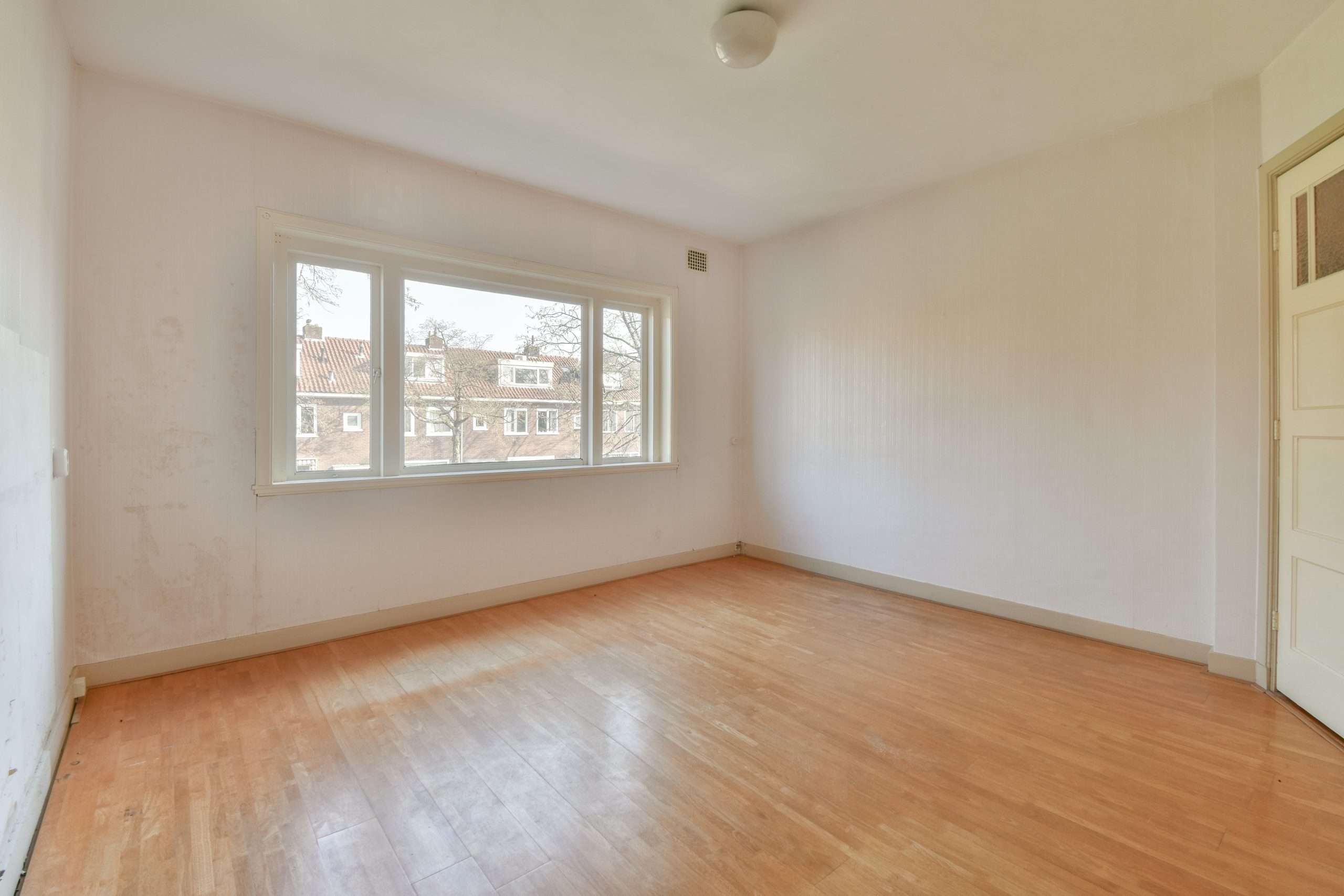 A cozy and spacious empty room in a luxury house